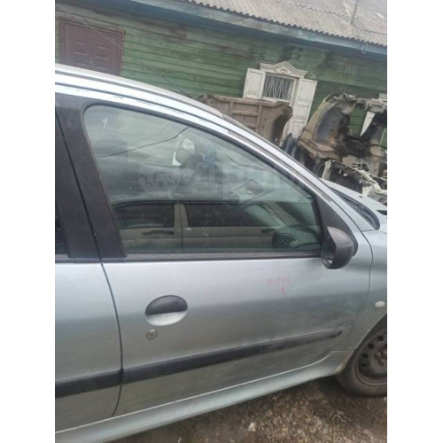 Дверь передняя правая Peugeot 206 в Омске