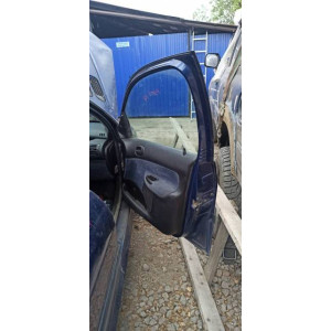 Дверь передняя правая Peugeot 206 в Омске