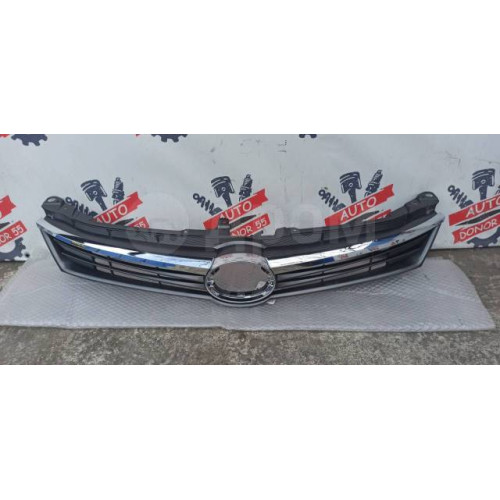 Решетка радиатора Toyota Camry V50 14-17 в Омске