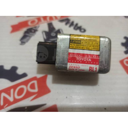 Датчик Airbag Toyota Prius NHW20 8986047040 в Омске