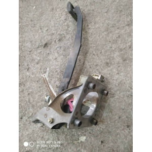 Педаль тормоза Toyota Corolla AE80 в Омске