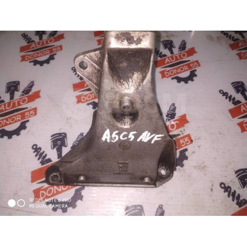 Кронштейн ДВС правый Audi A6 C5 8d0199308ab в Омске