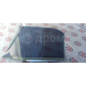 Стекло двери задней правой Toyota Sprinter Carib/Corolla/Sprinter E110 в Омске