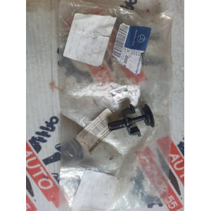 Клипса крепления радиатора Mercedes Benz A0009912595 в Омске