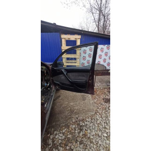 Стекло двери передней правой Toyota Carina E/Corona T190 в Омске