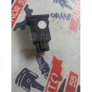 Кнопка открывания бензобака Toyota Avensis T250 в Омске Кнопка открывания бензобака Toyota Avensis T250 в Омске