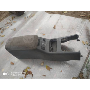Подлокотник консоль между сидений Nissan Cefiro A32 в Омске
