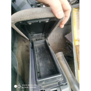Подлокотник консоль между сидений Nissan Cefiro A32 в Омске