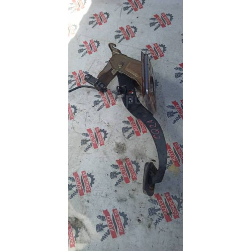 Педаль тормоза Mitsubishi Mirage Dingo CQ2A в Омске