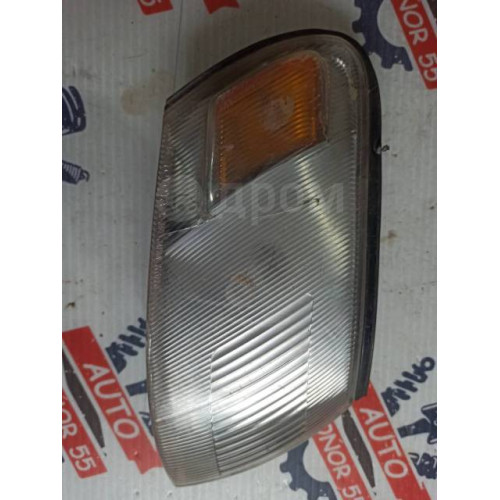 Габарит правый Toyota Corolla AE100 92-2002 дефект в Омске