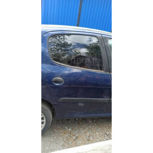 Дверь задняя правая Peugeot 206 седан в Омске