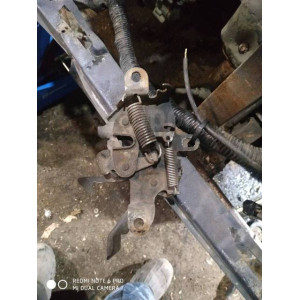 Замок капота Toyota Sprinter E10 в Омске