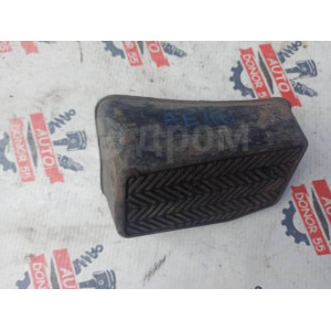 Подставка под ногу Toyota Corolla AE100/110/Prius 58191-12110 в Омске