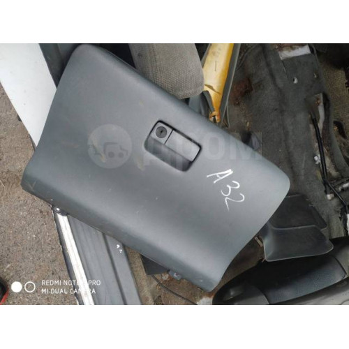 Бардачок Nissan Cefiro A32 в Омске