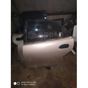 Дверь задняя левая Mazda Familia BH седан в Омске