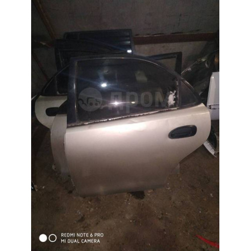 Дверь задняя левая Mazda Familia BH седан в Омске