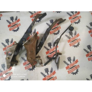 Педаль тормоза Toyota Corolla/Sprinter/Marino E100 в Омске