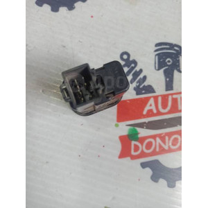 Кнопка стеклоподъемника Daewoo Nexia 96179135 в Омске