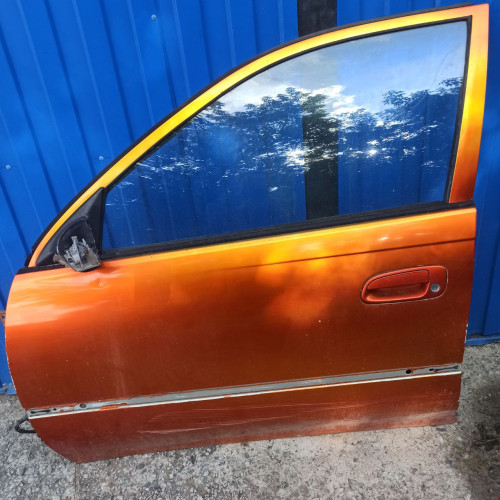 Дверь передняя левая Toyota Carina T190 в Омске