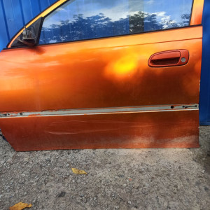 Дверь передняя левая Toyota Carina T190 в Омске